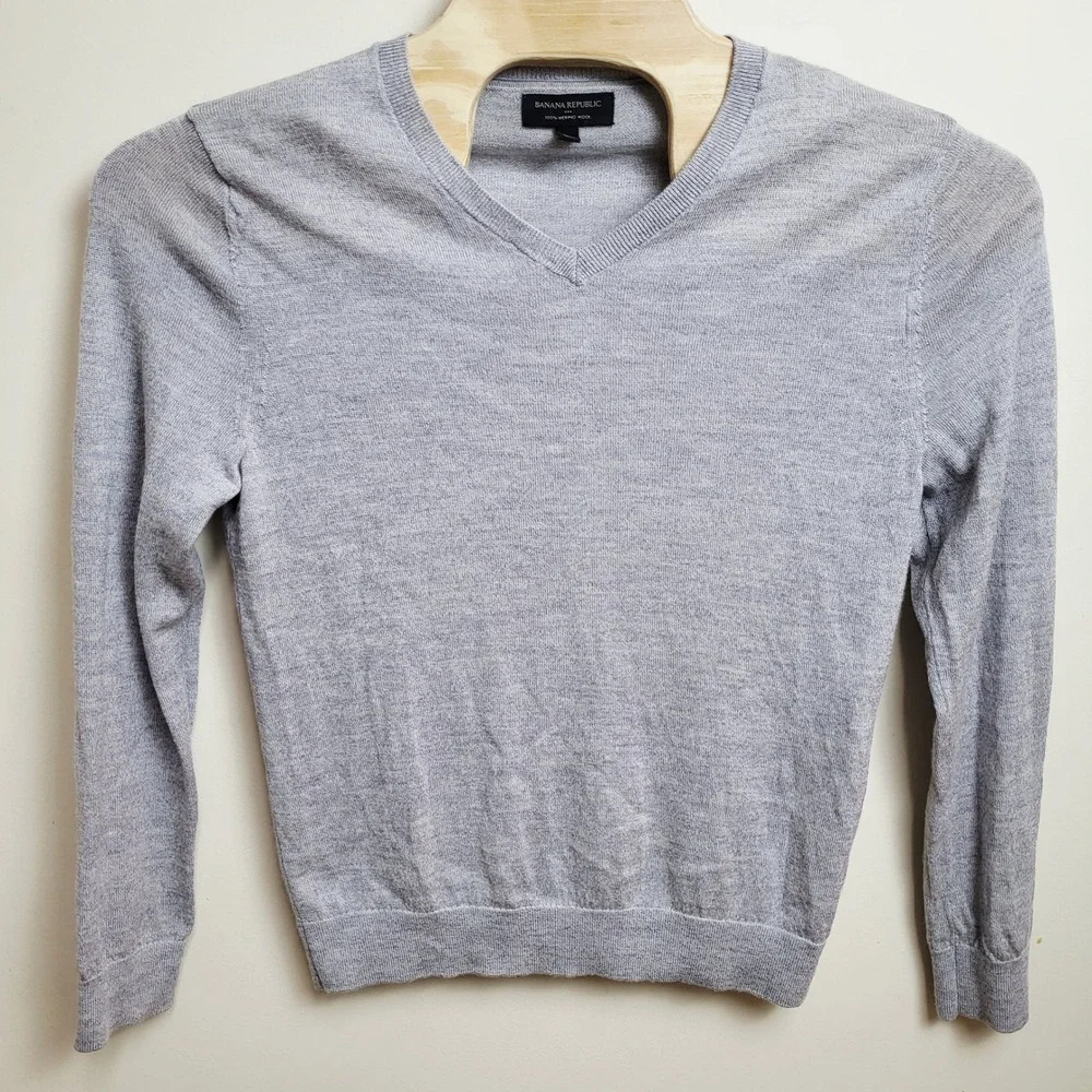 Banana Republic Mens Large Light Blue V‎ Neck 100% Merino Wool Sweater Preppy